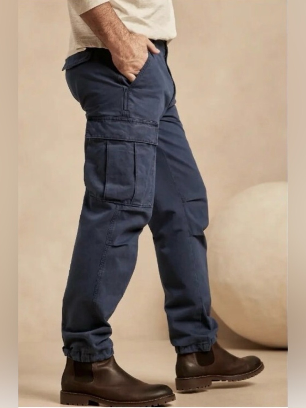 ✨ NEW w/tag ✨ Men’s Banana Republic Cargo Pants - size 33, dark blue